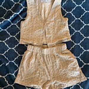 Cream/tan vest set
